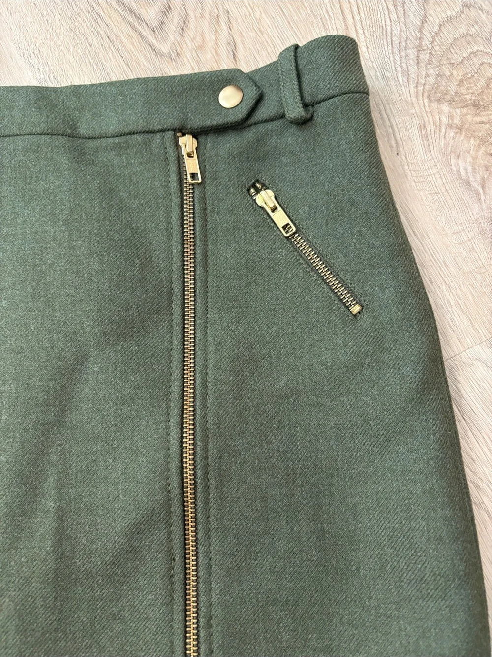 J. Crew Motorcycle Wool Mini Skirt Loden Green Gold Zip Size 2 business casual